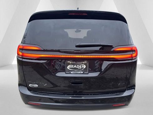 New 2026 Chrysler Pacifica Select w/ S Appearance Package AWD/4WD image 6