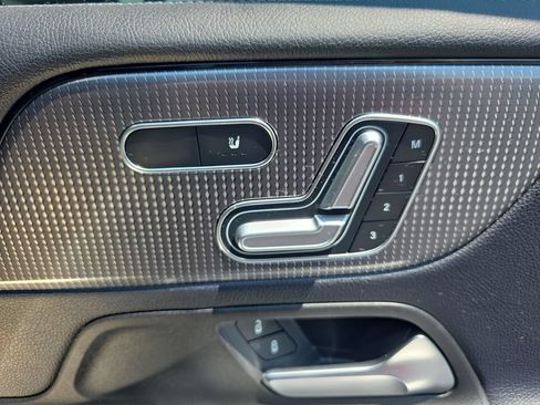 Certified 2021 Mercedes-Benz GLB 250 4MATIC image 17