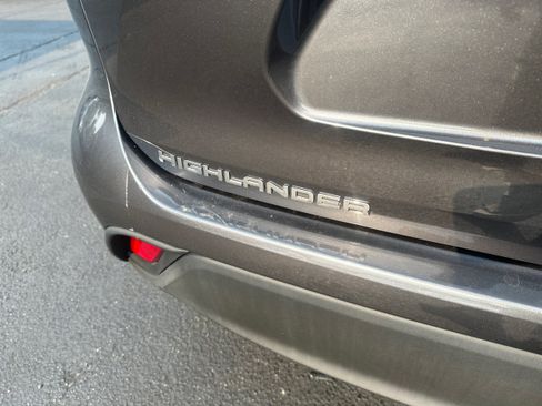 Used 2020 Toyota Highlander LE FWD image 26