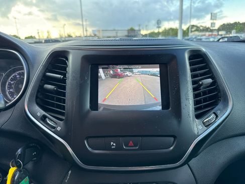 Used 2020 Jeep Cherokee Latitude image 19