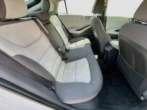 Used 2020 Hyundai Ioniq SE FWD image 28