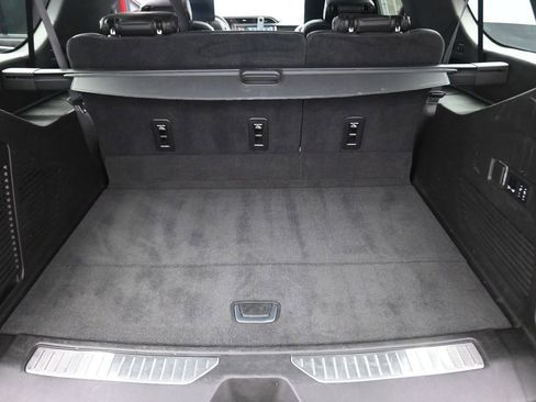 Used 2021 GMC Yukon XL Denali w/ Denali Premium Package image 14