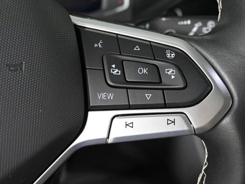 Certified 2022 Volkswagen Taos SEL w/ Panoramic Sunroof Package image 24