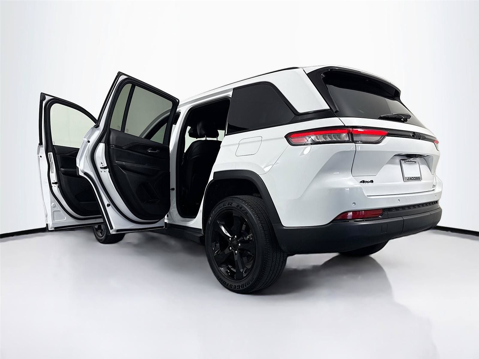 Used 2023 Jeep Grand Cherokee Altitude AWD/4WD image 42