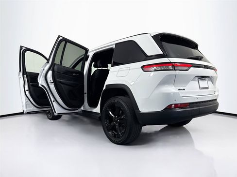 Used 2023 Jeep Grand Cherokee Altitude AWD/4WD image 42
