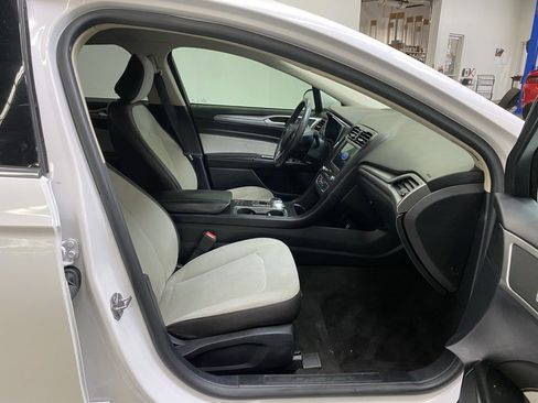 Used 2020 Ford Fusion SE w/ Equipment Group 151A image 5