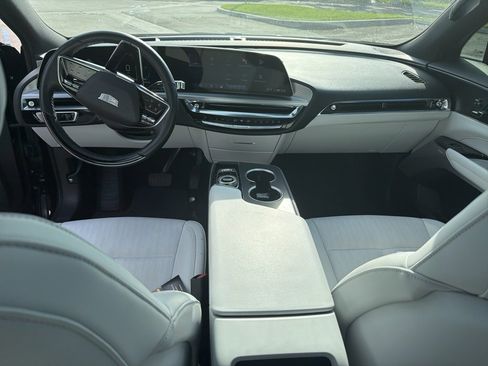 Used 2024 Cadillac Lyriq Sport image 12