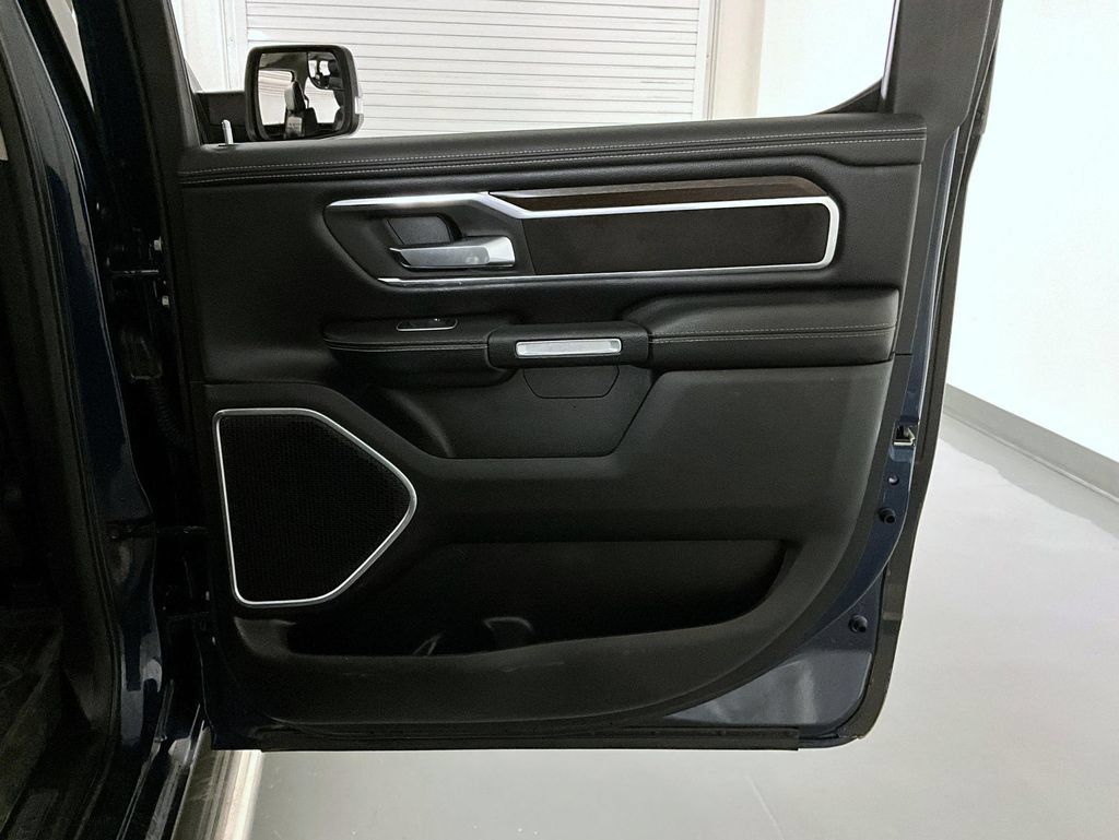 Used 2022 RAM 1500 Laramie AWD/4WD image 17