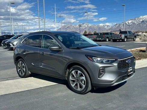 Used 2025 Ford Escape Platinum AWD/4WD image 27