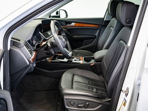 Used 2023 Audi Q5 2.0T Premium w/ Convenience Package image 19