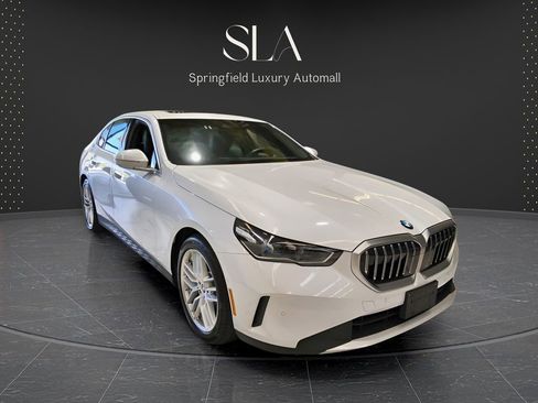 Used 2025 BMW 530i xDrive AWD/4WD image 3