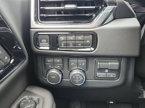 New 2026 GMC Yukon Elevation w/ Elevation Premium Package AWD/4WD image 18