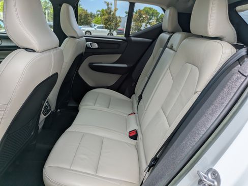 Used 2023 Volvo XC40 B5 Plus w/ Protection Package Premier AWD/4WD image 13