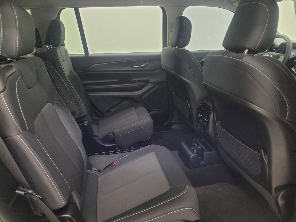 Used 2023 Jeep Grand Cherokee L Laredo AWD/4WD image 19