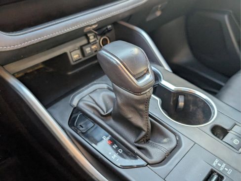 Used 2021 Toyota Highlander XLE image 40