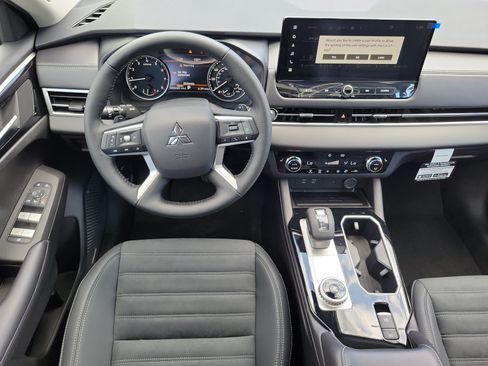 New 2026 Mitsubishi Outlander AWD image 17