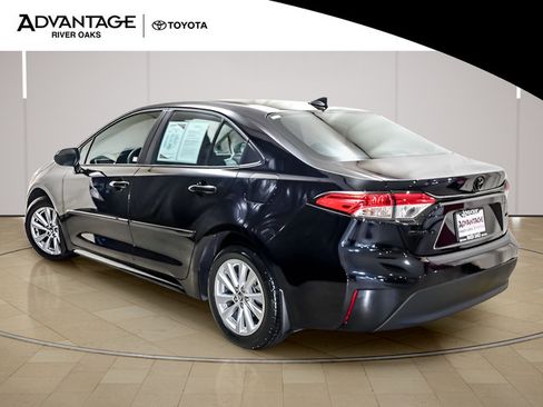 Used 2025 Toyota Corolla LE w/ LE Premium Package FWD image 5