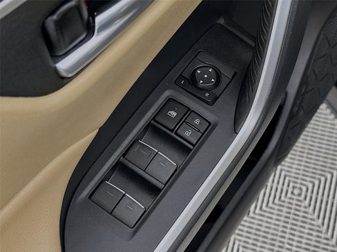 Used 2023 Toyota RAV4 XLE Premium image 18