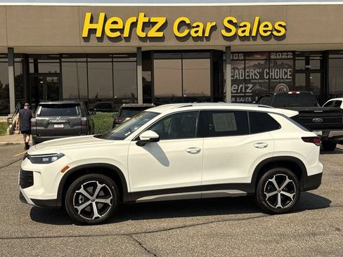 Used 2026 Volkswagen Tiguan SE AWD/4WD image 1