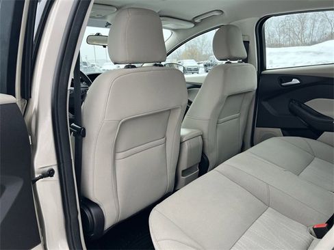 Used 2017 Ford Focus SE w/ Cold Weather Package image 16
