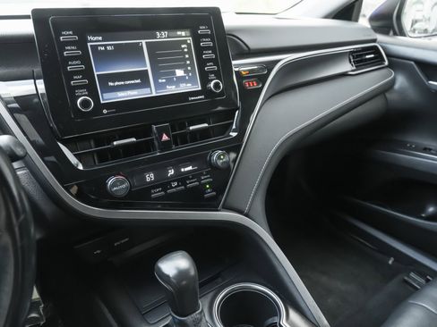 Used 2021 Toyota Camry SE image 11