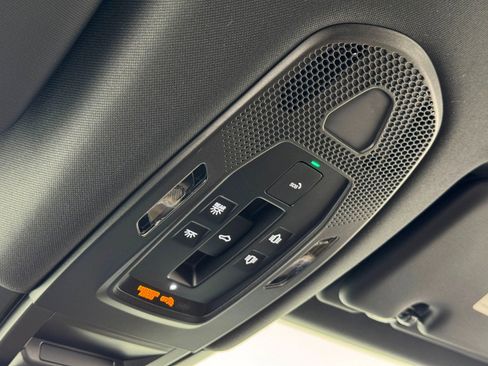 Used 2025 Porsche Cayenne E-Hybrid image 32