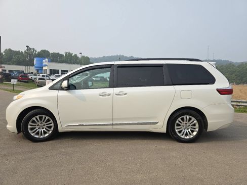 Used 2017 Toyota Sienna XLE FWD image 14