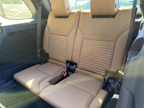 Certified 2024 Land Rover Discovery Dynamic SE image 14