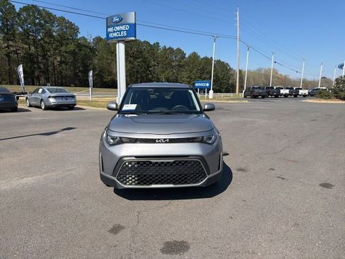 Used 2023 Kia Soul LX FWD image 3