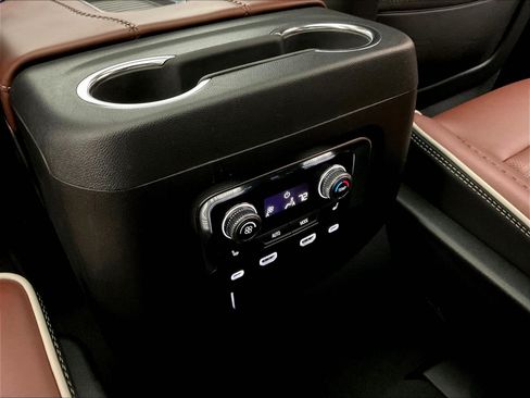 Used 2024 GMC Yukon Denali Ultimate AWD/4WD image 10