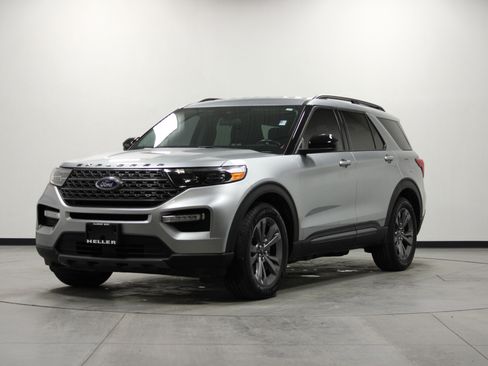 Used 2022 Ford Explorer XLT w/ Equipment Group 202A image 8