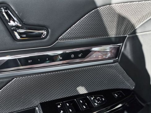 Used 2024 BMW 740i w/ Premium Package RWD image 19