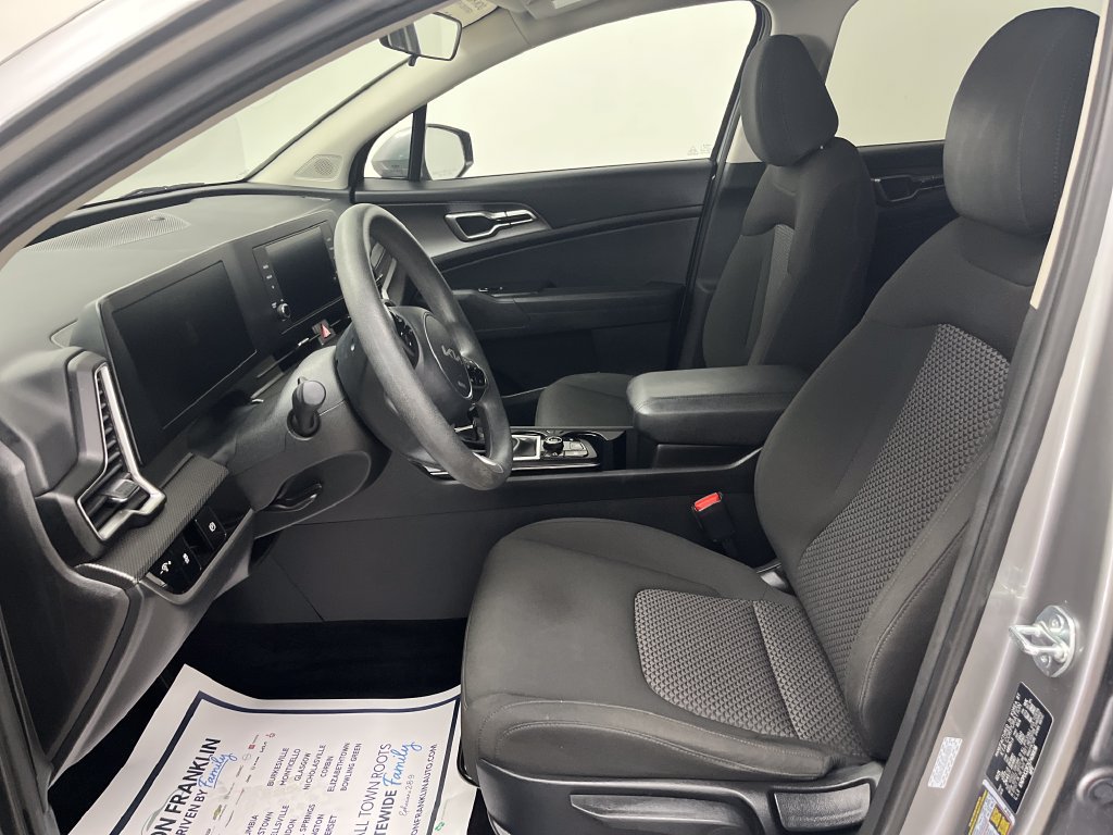 Used 2025 Kia Sportage LX AWD/4WD image 14