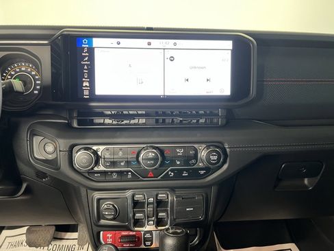 Used 2024 Jeep Wrangler Unlimited Rubicon w/ XTREMEE 35" Tire Package image 12