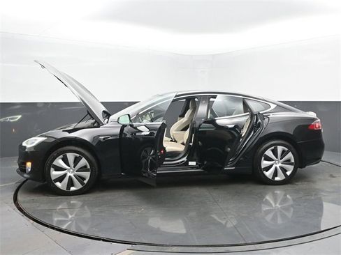 Used 2020 Tesla Model S Long Range Plus image 55