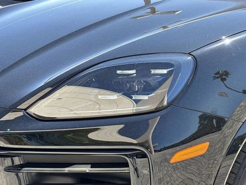 Used 2025 Porsche Cayenne E-Hybrid Coupe image 7