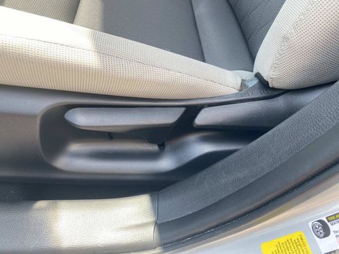 Used 2025 Toyota Corolla LE FWD image 23
