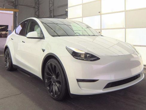 Used 2023 Tesla Model Y Performance image 5