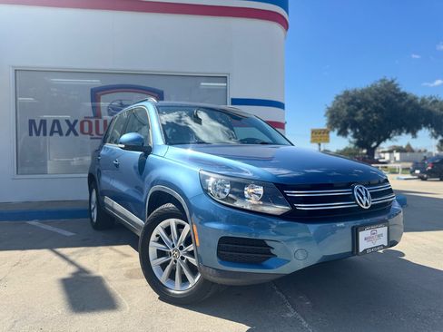 Used 2017 Volkswagen Tiguan Limited w/ Premium Package image 5