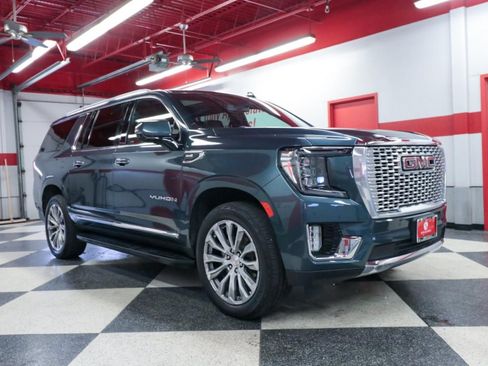 Used 2021 GMC Yukon XL SLT w/ SLT Premium Package AWD/4WD image 2