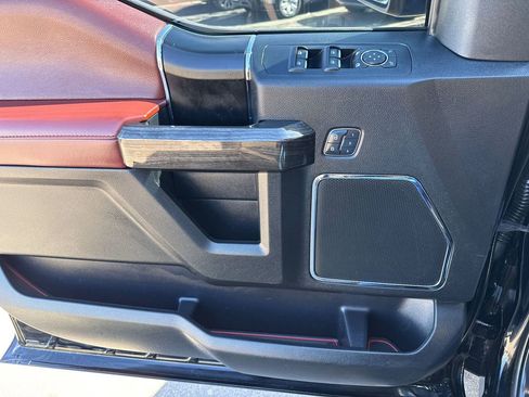 Used 2018 Ford F150 Platinum w/ Equipment Group 701A Luxury image 14