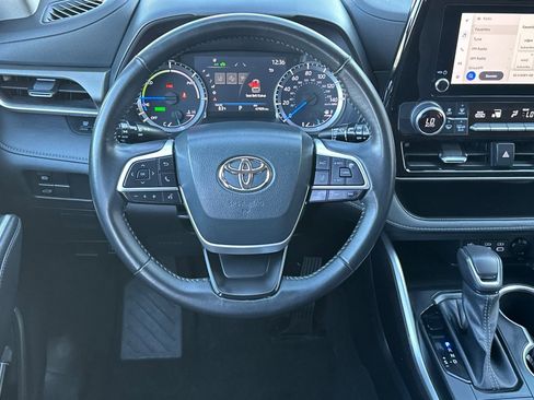 Used 2023 Toyota Highlander LE image 14