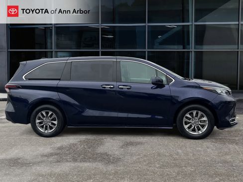 Used 2024 Toyota Sienna XLE image 13