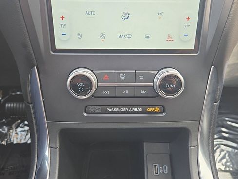 Certified 2024 Ford Edge Titanium w/ Equipment Group 301A AWD/4WD image 19