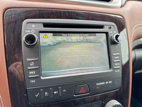 Used 2017 Chevrolet Traverse LT w/ Style and Technology Package image 15