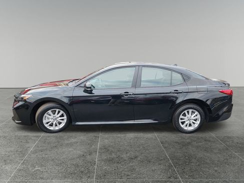 Used 2025 Toyota Camry LE image 4