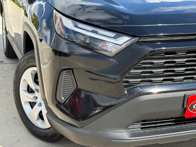 Used 2025 Toyota RAV4 LE AWD/4WD image 6
