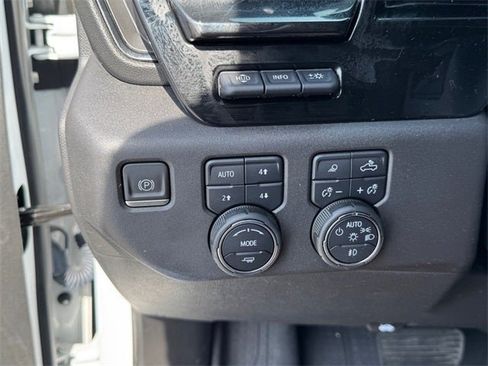 Used 2022 Chevrolet Silverado 1500 ZR2 w/ Technology Package image 17