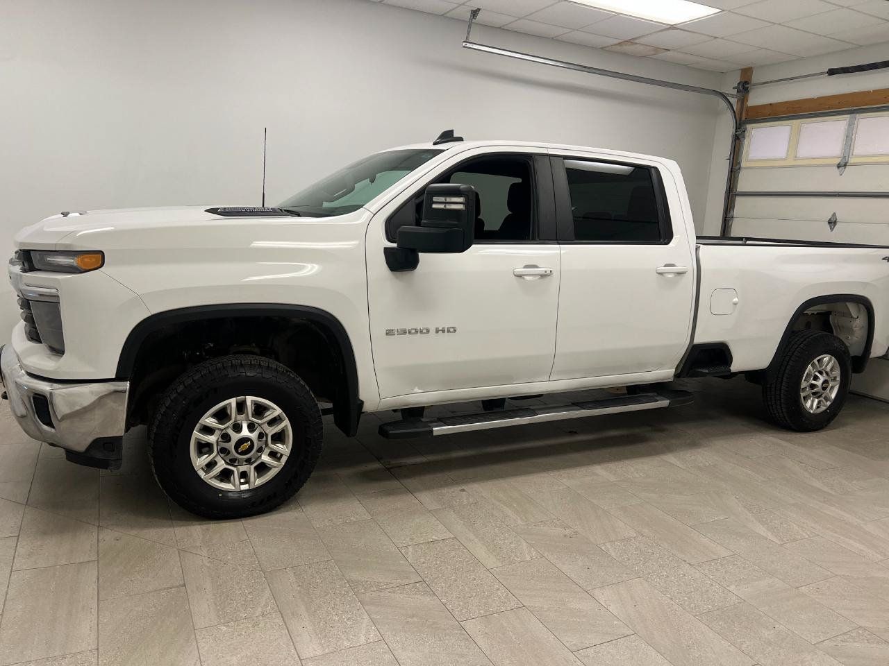 Used 2025 Chevrolet Silverado 2500 LT w/ Convenience Package AWD/4WD image 2