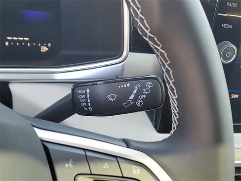 New 2025 Volkswagen Taos SE image 25